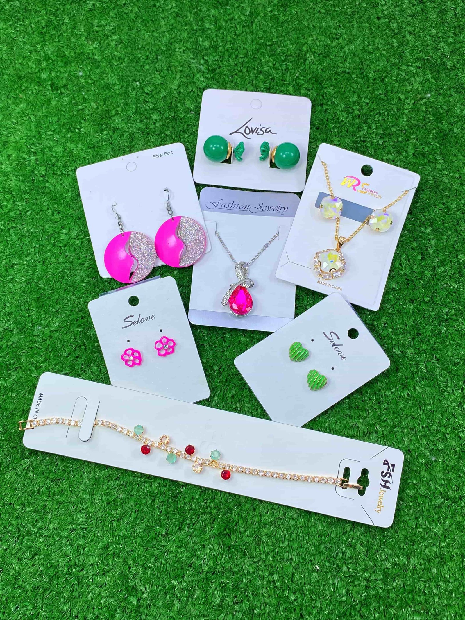 1 Earring & 3 Ear Tops for Festive Elegance